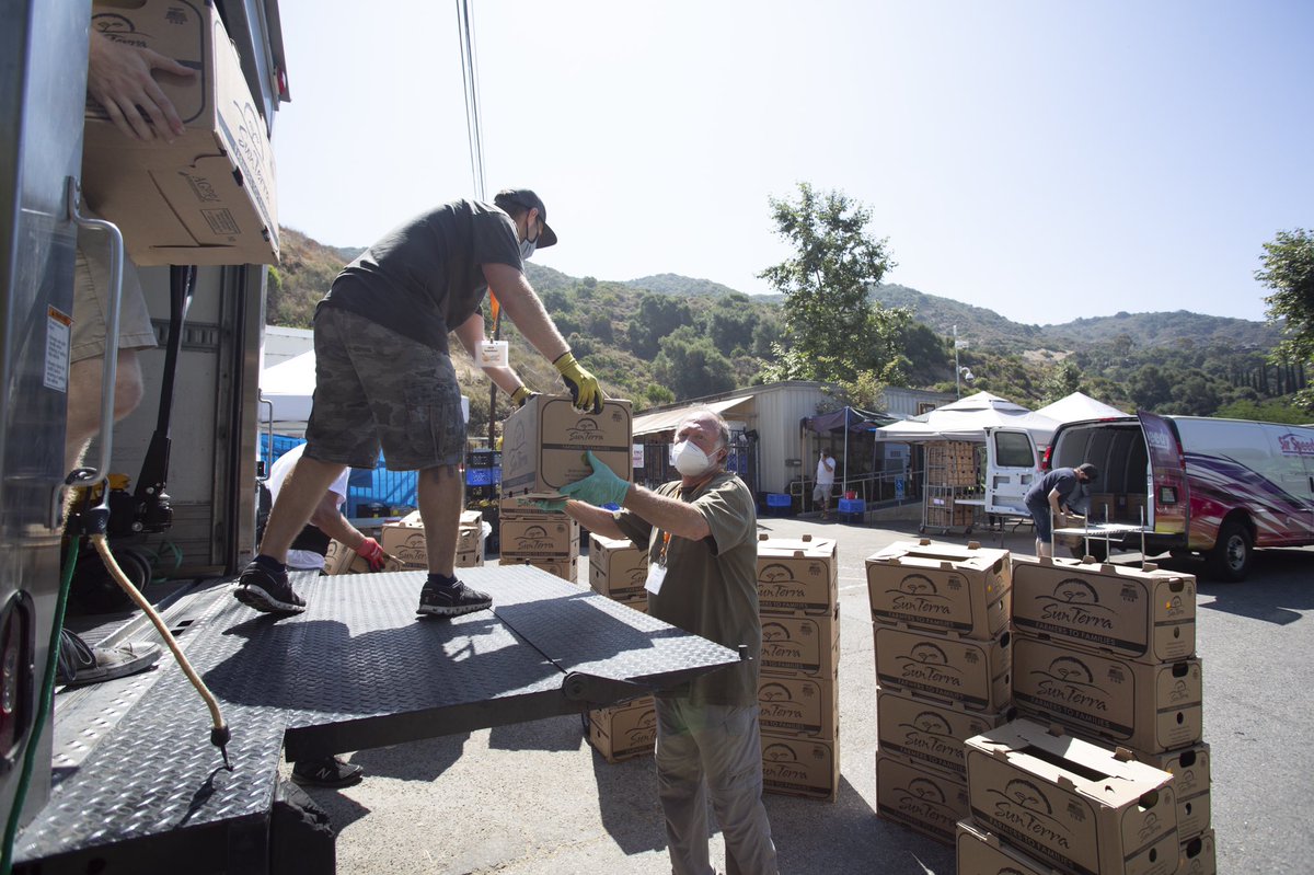 On Wednesday, our Food Hero Stephen Kilgore delivered six pallets of produce, dairy, and other items from Second Harvest Food Bank to the Laguna Food Pantry!

Thank you to @SecondHarvestFB for providing food and Laguna Food Pantry for your hard work to #feedtheneed

#foodhero