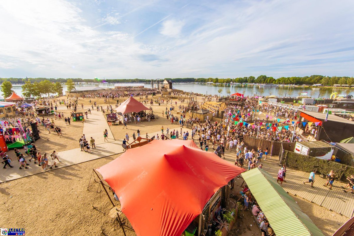 DJElectroHouseL's tweet photo. ๐๐๐๐ต๐๐ฅFin de semana, vivir esta locura hoy en @Solarweekend 2020๐ขโคโซ๐ถ๐๐บ๐๐#solarweekend #solarfestival #techno
#electro #tomorrowland #rave #edmlove #edm #ibiza #party #edclv2020 #EDMlife #Ultra2021 #plur #mainstage #housemusic #trance #electrohousemusic #electrohouse https://t.co/zoGzGsTHZD