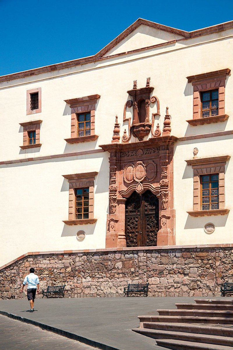 ZacatecasTravel's tweet photo. 😮 Antes este lugar fue un colegio, hospital, cuartel e incluso una cárcel de #ZacatecasDeslumbrante... Ahora aquí encuentras el 🎨 Museo Pedro Coronel dedicado a la exposición de la obra del pintor y de su colección privada que comprende obras de arte universal. 🌏 🖼 https://t.co/ifDyK6VJL0