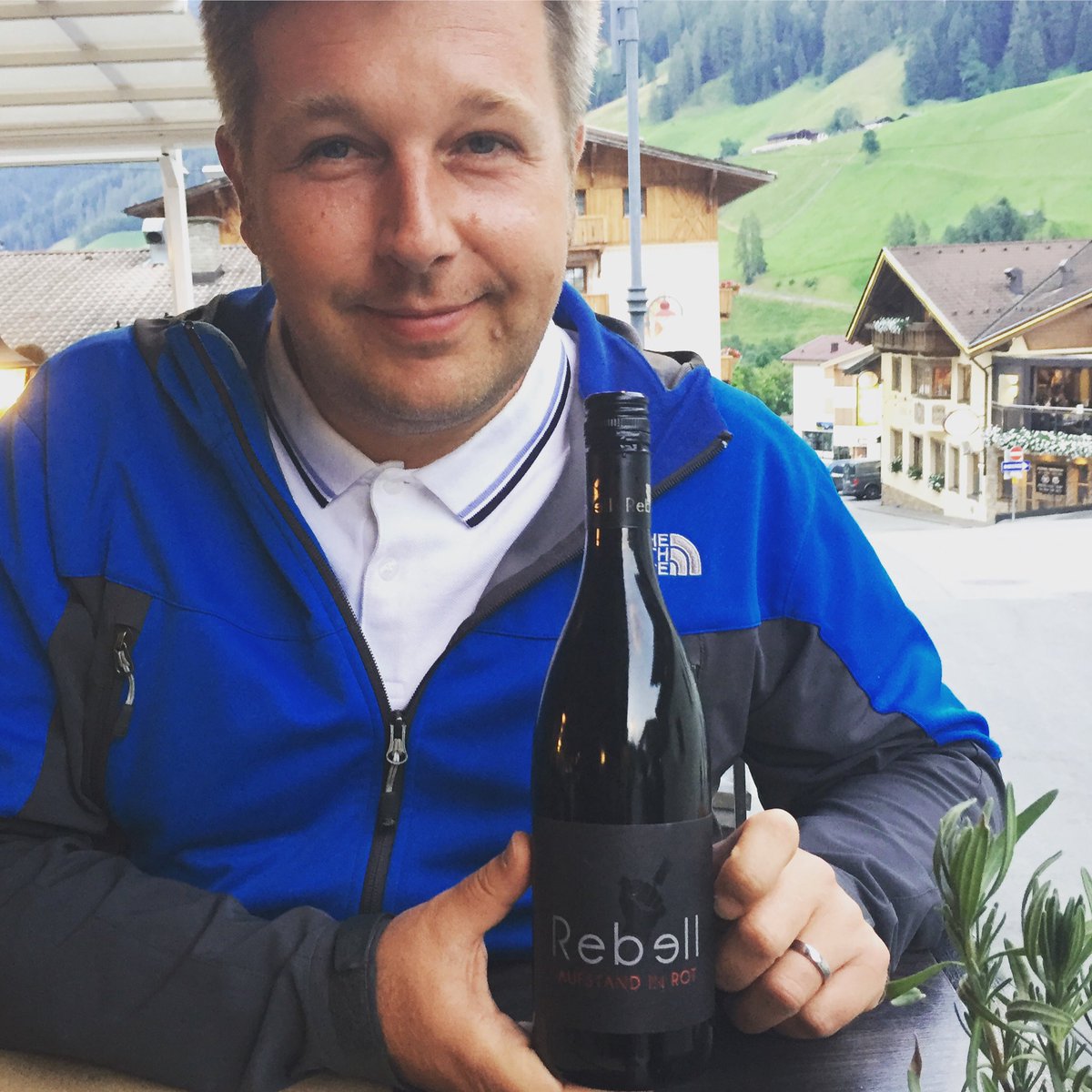 Sehr geiler #Wein - nicht nur wegen des Namens. #Rebell #AufstandInRot #stubaistattdubai