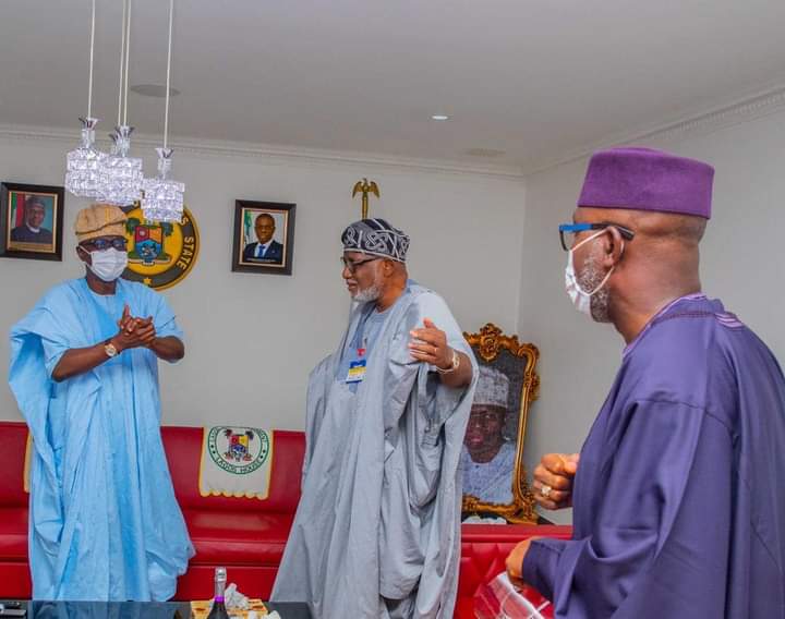 DonaldOjogo's tweet photo. Governor Oluwarotimi Akeredolu, SAN today formally presented his running mate, Lucky Ayedatiwa to his brother Governor, Babajide Sanwo-Olu of Lagos State https://t.co/MZkMTxfsGM