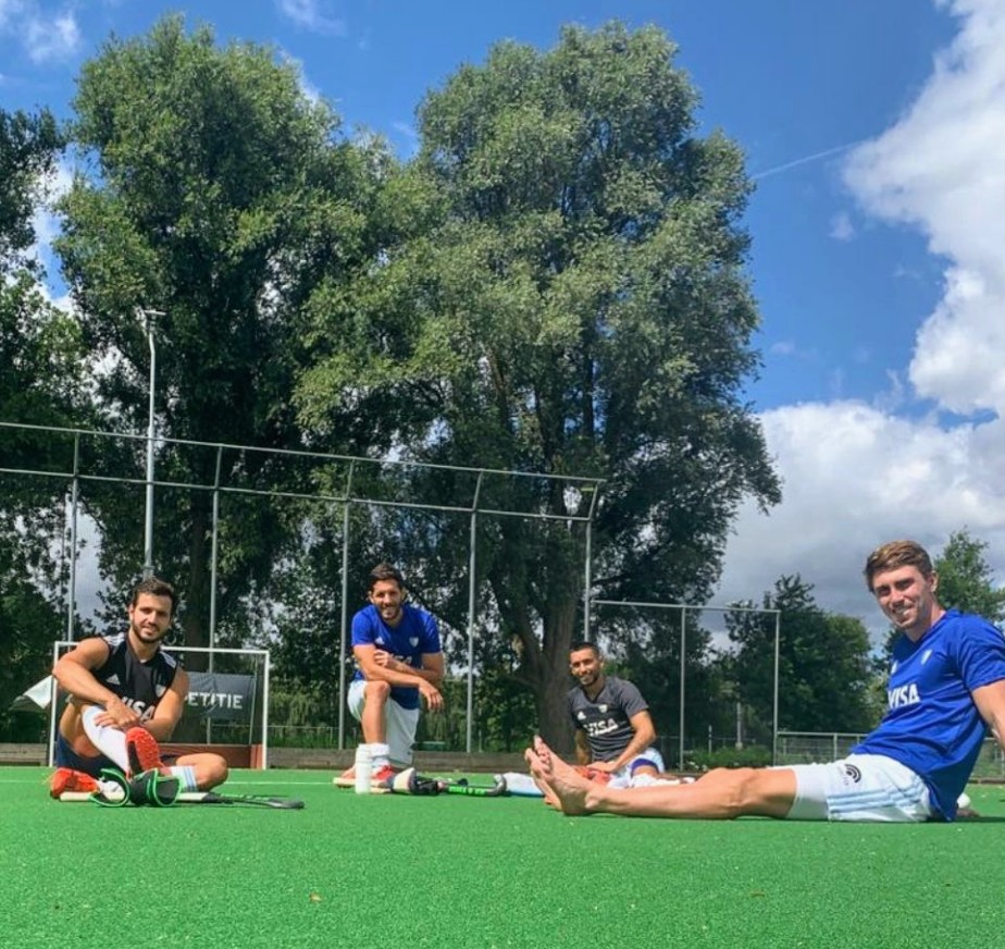 Los Leones siguen trabajando en el CeNARD pero también tienen una sucursal en Holanda: <a href="/AgusBugallo/">AgusBugallo</a>, <a href="/AgustinMazzilli/">Agustin Mazzilli</a>, <a href="/ferreirotinch0/">ferreirotincho</a> y <a href="/MaicoCasella/">@MaicoCasella</a> se entrenan juntos mientras esperan que el 6 de septiembre empiece la temporada con sus clubes. #Hockey