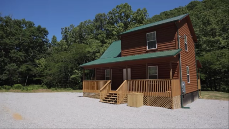AndCoAdventure's tweet photo. Stay in one of these Windrock Park cabins &amp; enjoy a true off-roaders paradise! 72,000 acres,  350+ miles of trails to explore &amp; direct access to trails. What more could you want? https://t.co/75DpHaqEK4