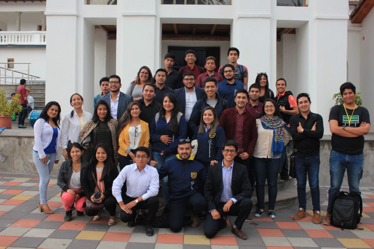 adrirpstw's tweet photo. Al ver más allá, cambias tu manera de ver a la educación, a tu país, tu realidad, tu ciudad. Te llegan sueños de colaboración, liderazgo y superación. Siempre teniendo en mente cómo tú, al ser parte de toda una comunidad, puedes colaborar con tu grano de arena hacia un mejor 🇪🇨 https://t.co/rktN4srX3D