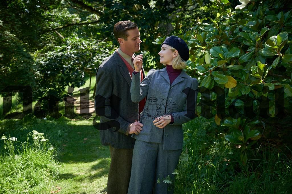 릴리 제임스, 아미 해머가 출연하는 넷플릭스 영화 #레베카 스틸 사진 https://buff.ly/39OGKzcTranslate post