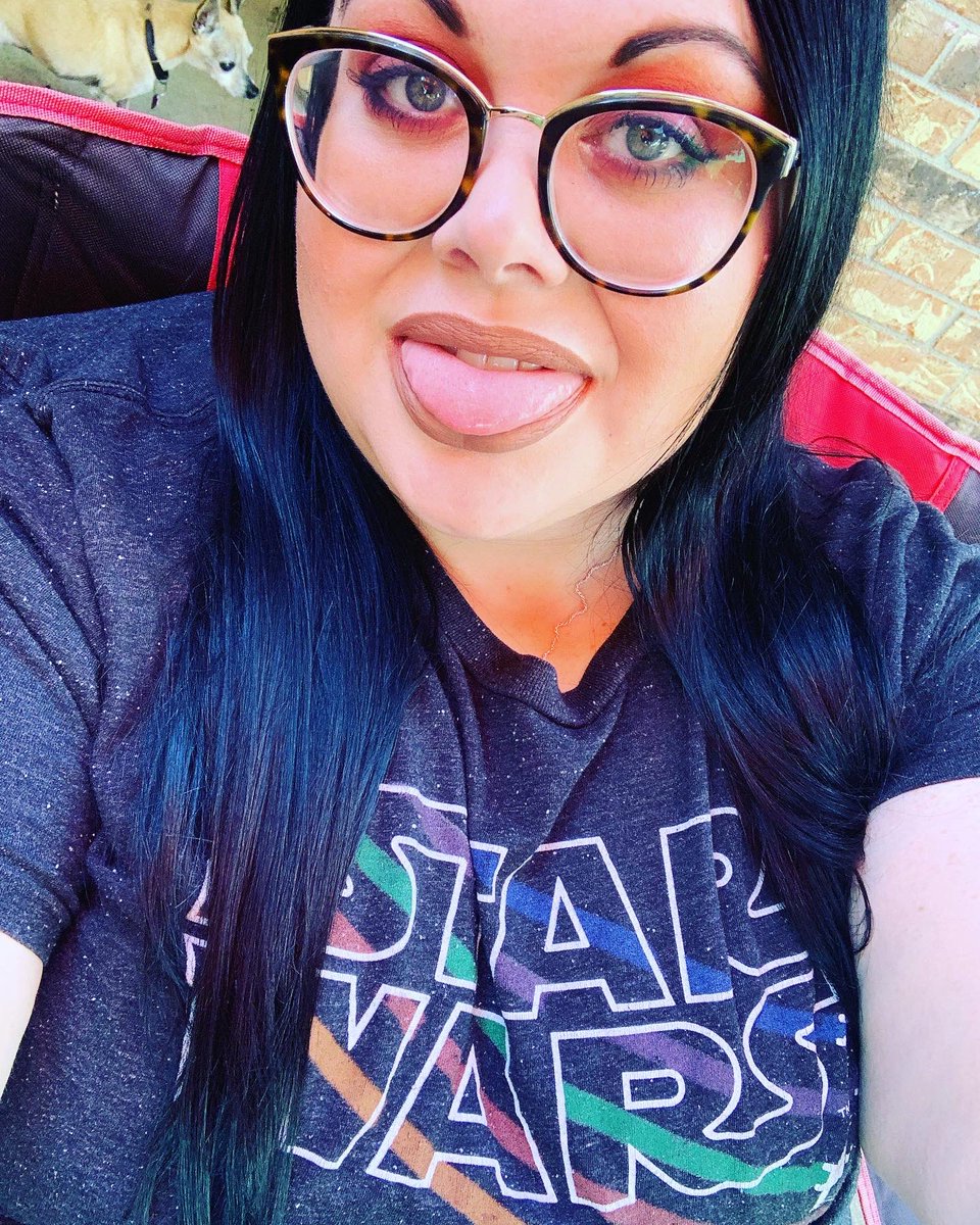 SunnySummers18's tweet photo. I’m so happy it’s the weekend! 🖤 some random selfies for you all 😘
#bodypositivity #bodypositive #bopo #effyourbeautystandards #plussizefashion #plussize #plussizemodel #plussizebeauties #plussizebeauty #plussizelife #plussizeinfluencer #fat #fatisnotaviolation #fatfashion https://t.co/A2ZrxCfqDT