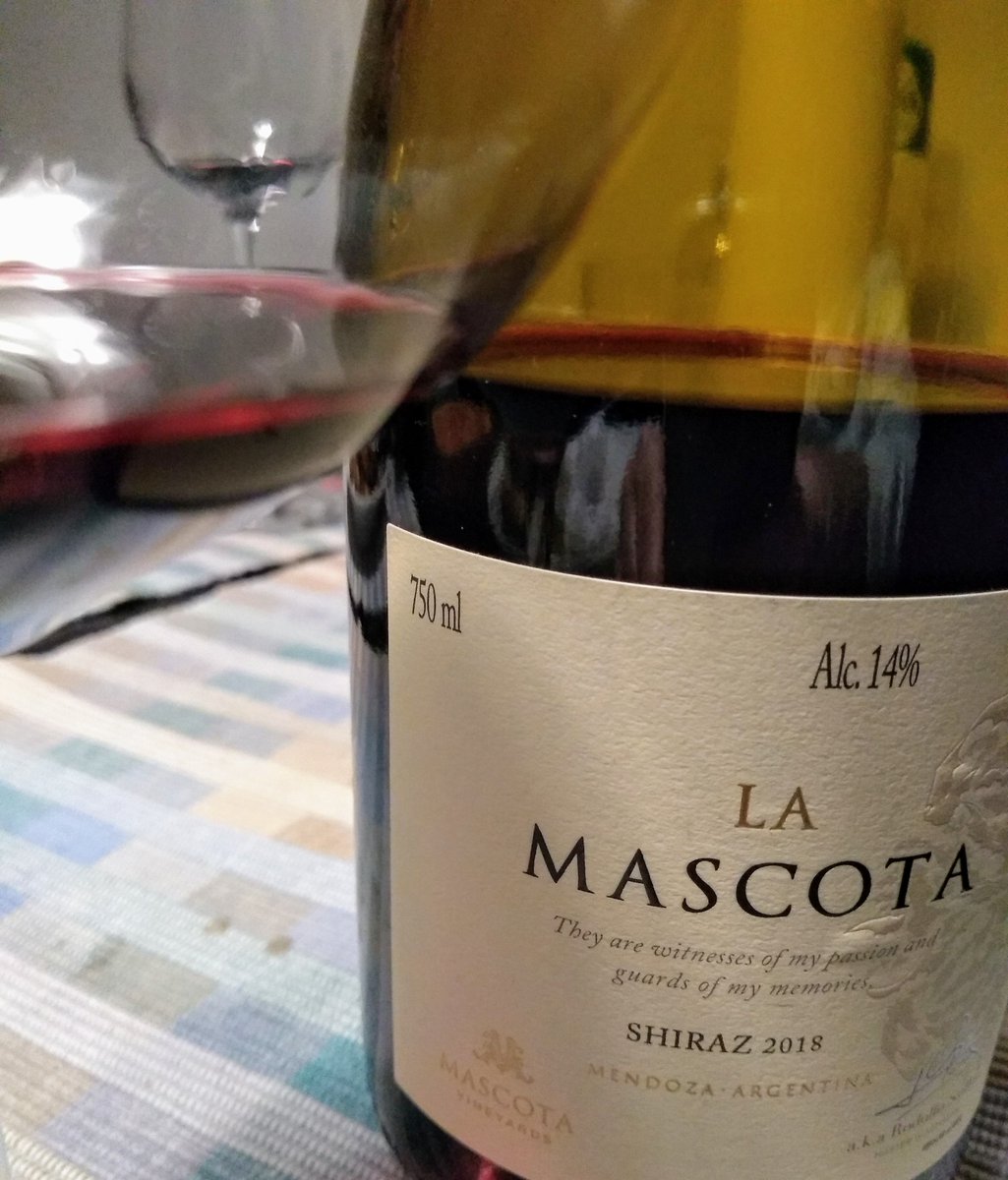 alerubaja's tweet photo. Brasil, en donde te sacuden con los precios y la oferta de vino argentino es limitada, éste es un buen syrah a un "buen" precio.
Rico, no pretende ser un diferente pero buena tipicidad y buena fruta. https://t.co/xSsdSyvE83