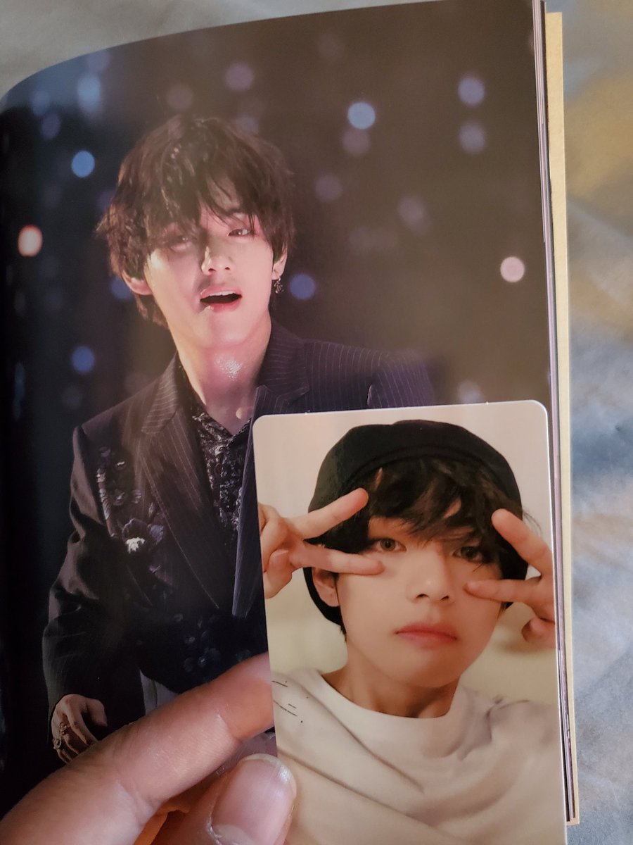sofear_taegi's tweet photo. I finally bought the 5th muster dvd as a late bday present to myself and lucky me I pull my bias. The BTS gods are always keeping me happy ๐ what can I say tae is bae #BTS #5thmuster #TaeisBae #TaehyungYouArePerfect @BTS_twt https://t.co/Jj2MbsXodS