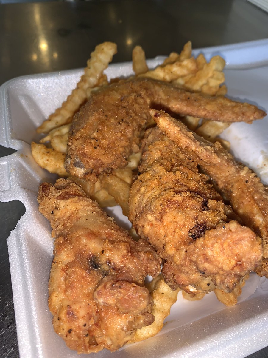 kysweetieee's tweet photo. a simple RT could really help out my Family’s Business 🤍 Been here for almost 2 years &amp; we’re continuing to grow!! https://t.co/YmGOEnRLvJ