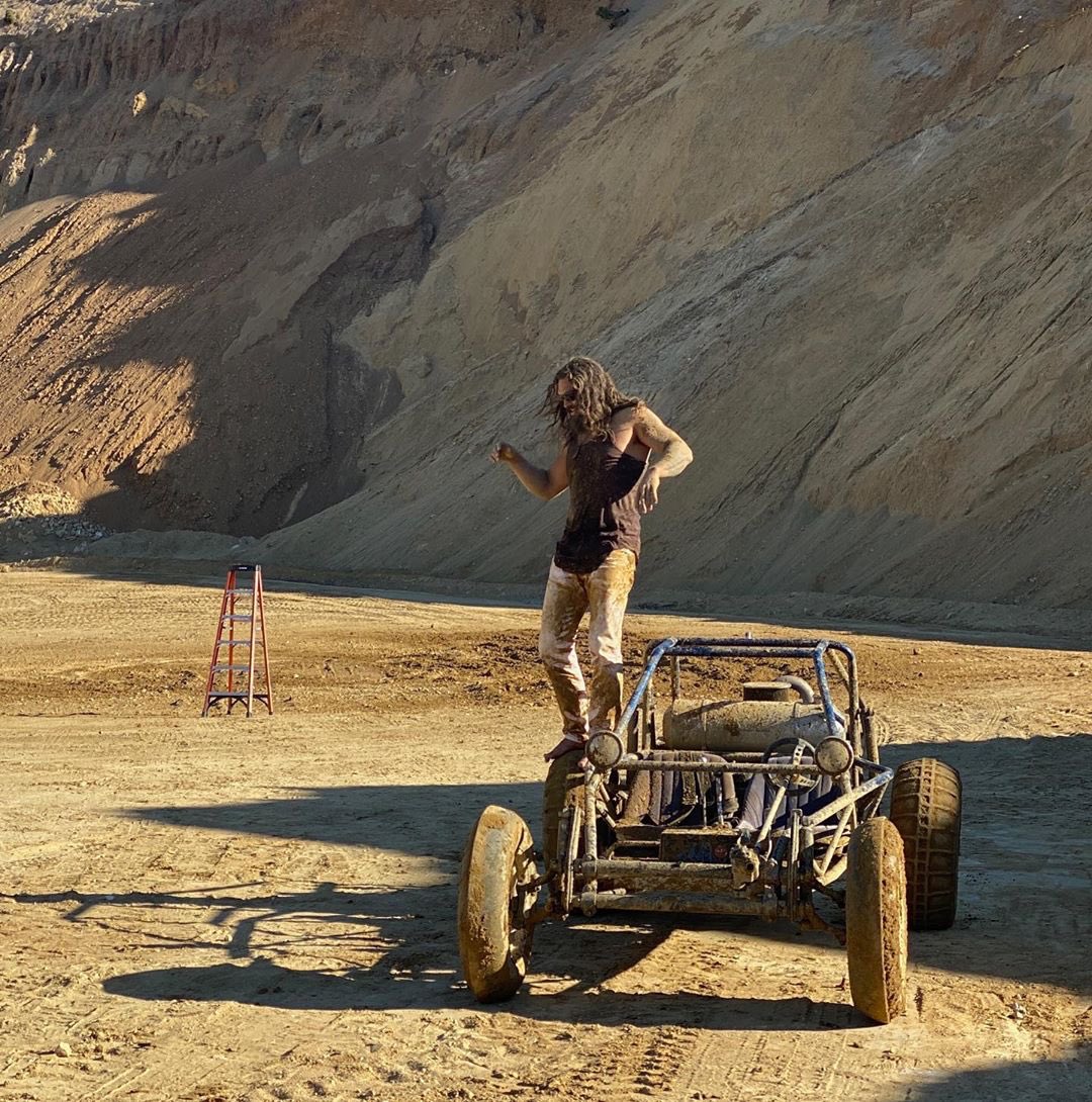Here’s a pic of Jason Momoa on a dunebuggy to remind you that Dune (2020) is coming.