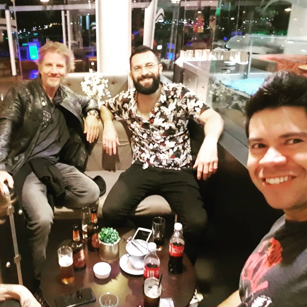 #Repost <a href="/icebergdelsur/">Iceberg del Sur</a> Mañana a las 22hs (Arg) presentamos nuevo video junto a <a href="/Facundo_Arana/">Facundo</a> y <a href="/AlejoDeSantis/">Alejo De Santis  ®</a> #icebergdelsur #vayviene <a href="/pepemoyano/">Pepe Moyano</a> #PicoMoyano <a href="/condeagur/">Conde Agur</a>
 instagram.com/p/CDPpgsVnDzM/