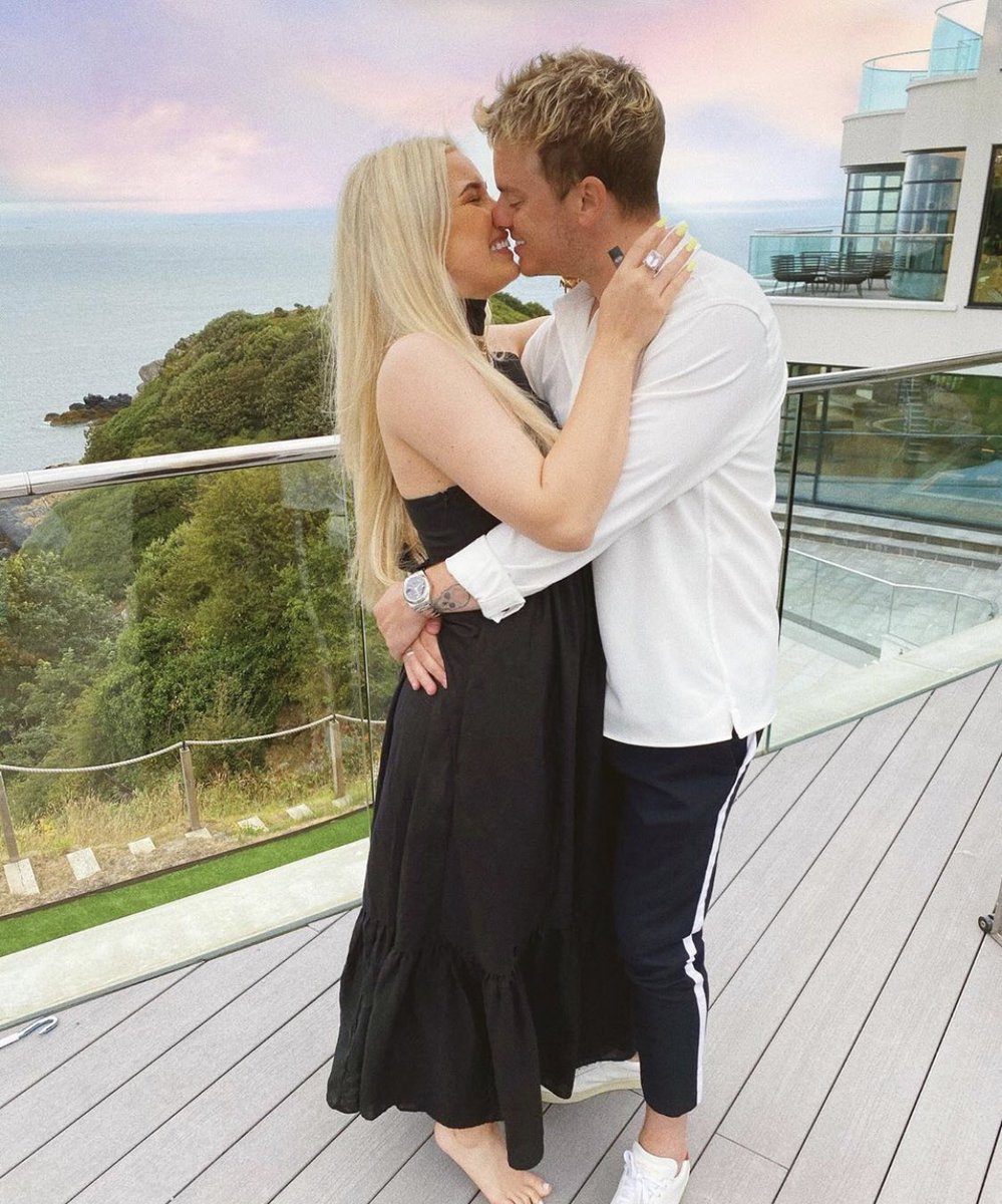 chxrlottetaylor's tweet photo. get yourself a relationship like THIS🥺 https://t.co/gRNetZqjfX
