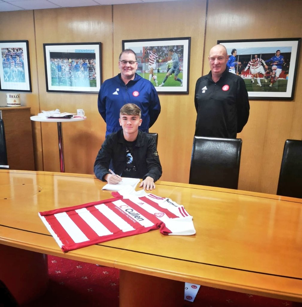 pirrie_jonathan's tweet photo. Time flies when you're having fun ! Real hard work starts now for him . #prouddad #Accies ⚽️🔴⚪ https://t.co/syXiXBLKrs