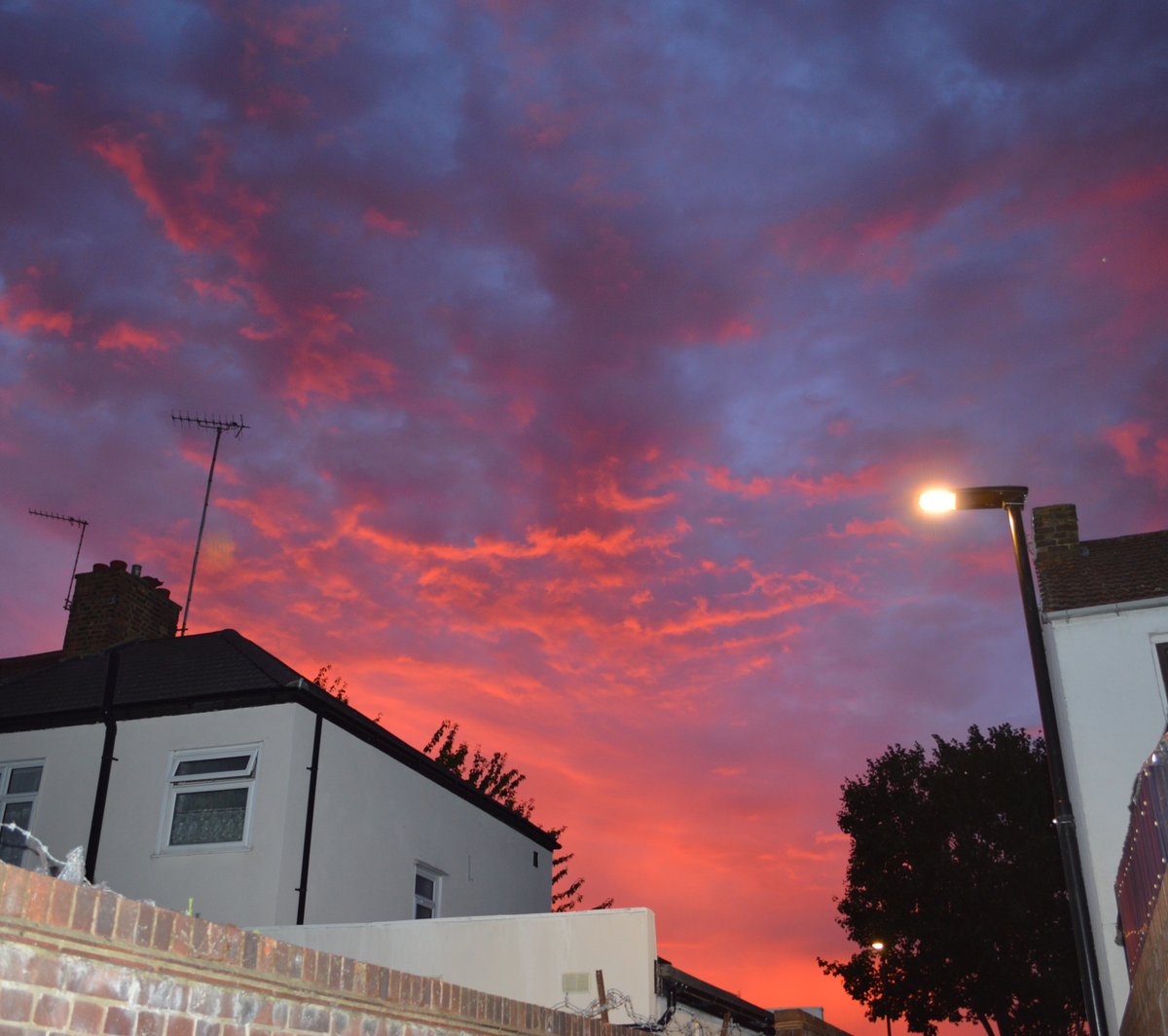 I think E.T. has gone home.  This was exquisite

#ET #rainbow #sunset #Walthamstow