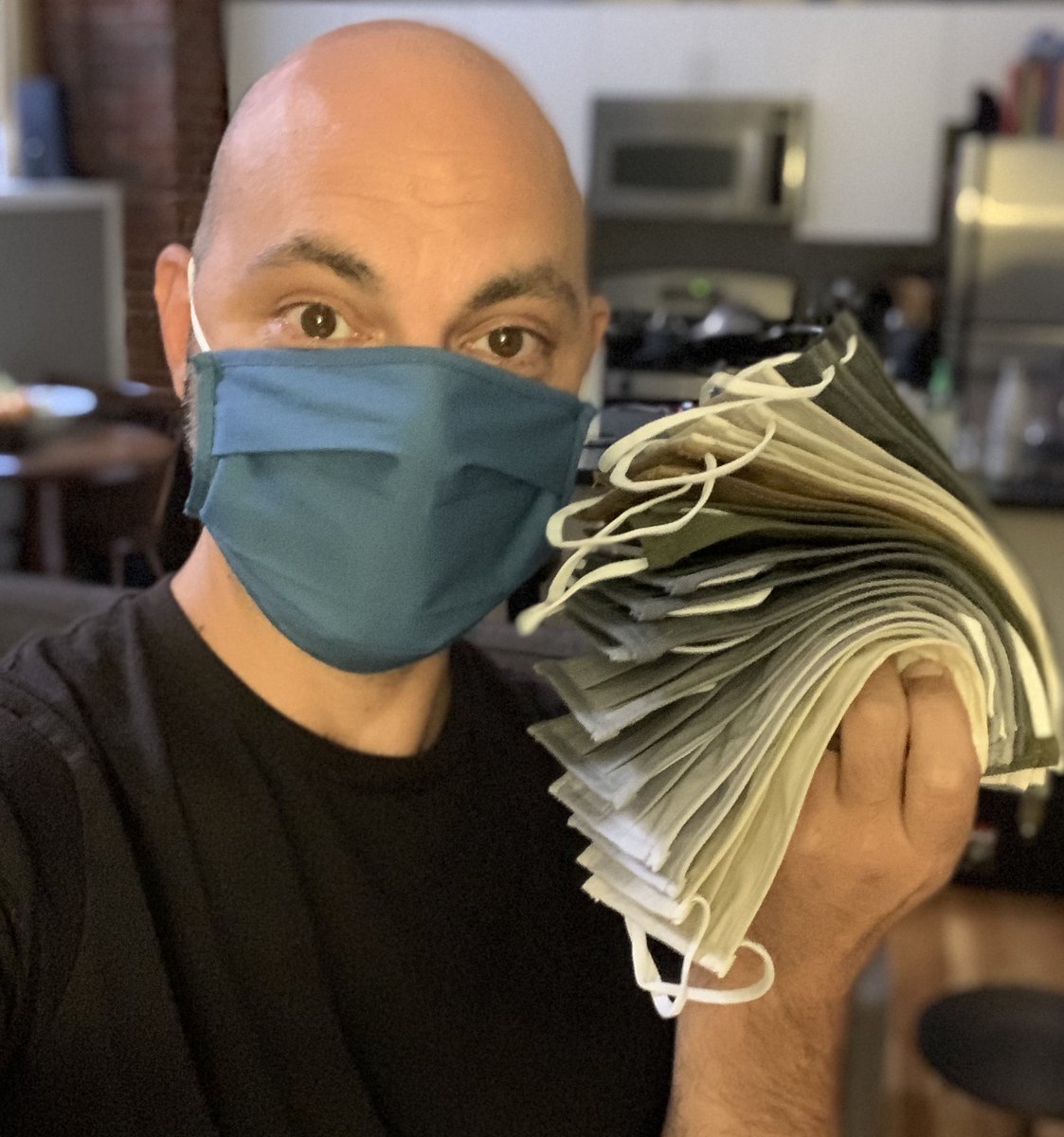 WLClassroom's tweet photo. Back-to-School shopping looks a little different this year. « Sérieusement Monsieur, votre masque est assorti à votre cravate?» “En serio Señor, su máscara combina con su corbata?” #cantletthemdown #gotalemon cuz I’m #makinglemonade @BrookwoodSchool https://t.co/R9w9Te3CWL