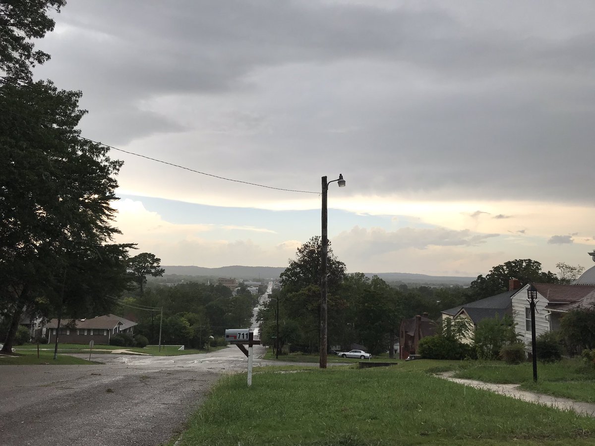 book_meup's tweet photo. Top of 19th street in Bessemer @jpdice_Fox6 @weswyattweather https://t.co/Il7dXIbRd6