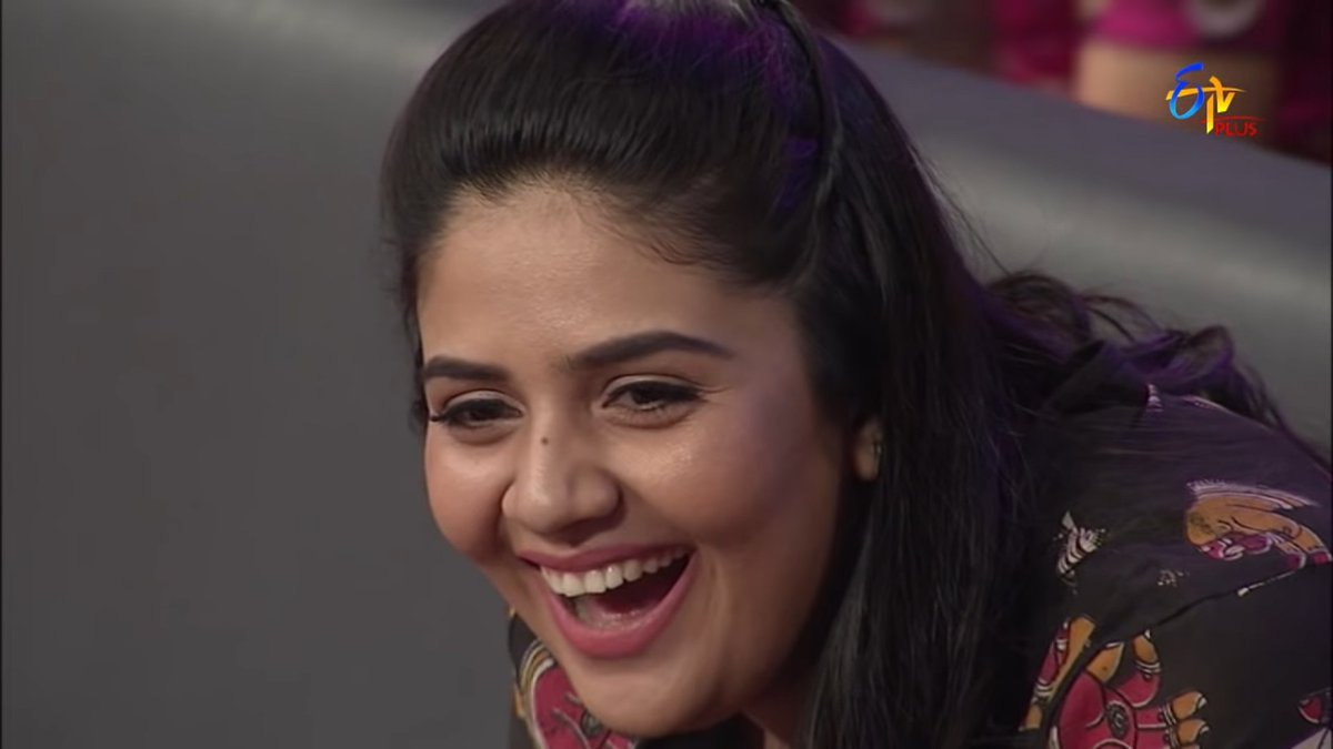 Ravikrn36's tweet photo. @MukhiSree #Starlady #QueenofTV I am missing this cute #smile of #Sreemukhi from long time please comeback and do shows in Telugu... https://t.co/KVBgSbJly7