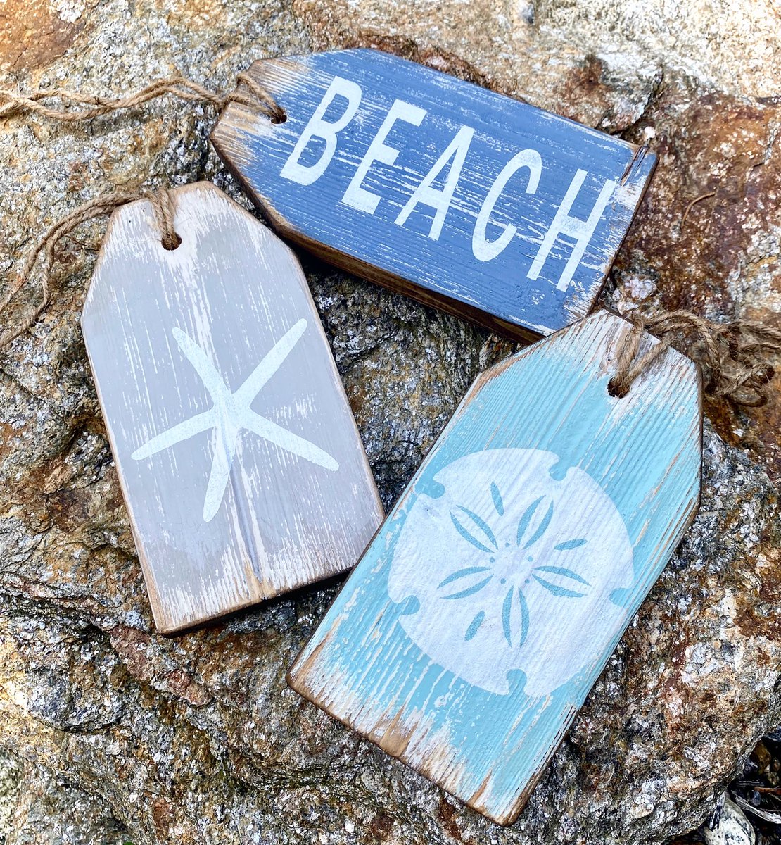 Beach up your home with this tag set!🏝 Visit ➡️ waverlyhomedesigns on Etsy. #beach #beachlife #beachouse #beachvibes #beachdecor #woodworking #beachsign #coastal #coastaldecor #starfish #sanddollar #rusticaign #coastalfarmhouse #capcod #nantucket #handmade #etsy #MADEinUSA #home