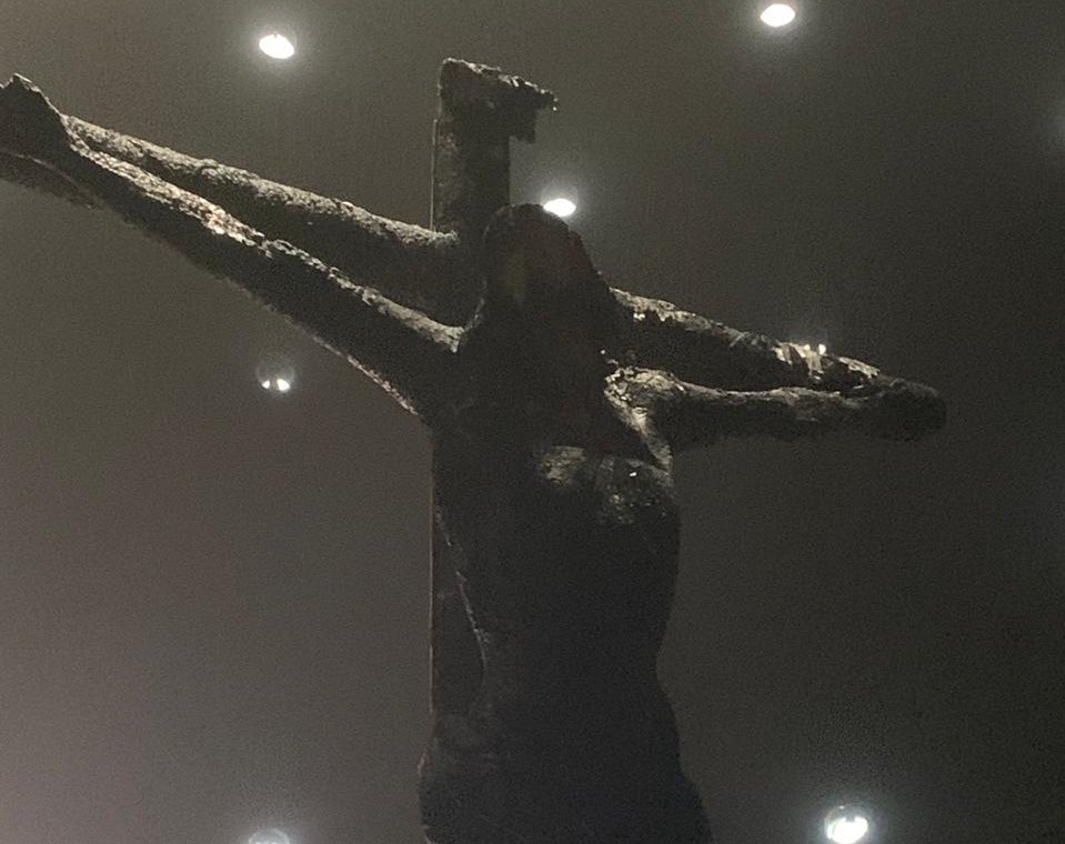 silviojbaez's tweet photo. Atacan la imagen de Cristo porque está clavado en la cruz, agreden a la Iglesia porque no usa la violencia, reprimen al pueblo porque no puede defenderse. Se engañan. La imagen de la Sangre de Cristo muestra hoy el dolor del sufrido pueblo de #Nicaragua que ciertamente resucitará https://t.co/W98MYU1CEw