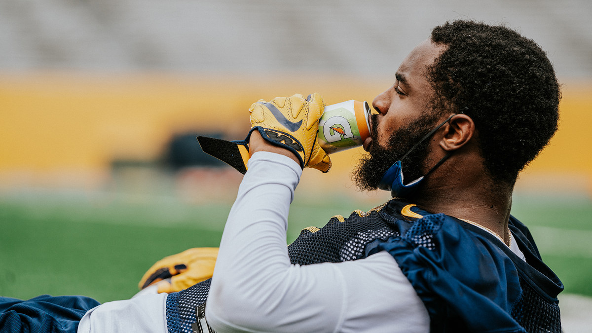 WVUfootball's tweet photo. Summer Heat ☀️🌡️

#HailWV | #TrustTheClimb https://t.co/WIkFLZYuSr