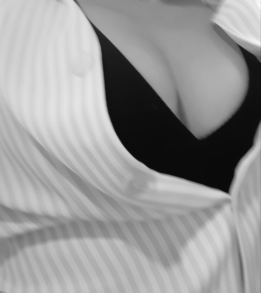 2SemNadaParaFa1's tweet photo. 😏🤗 #boobs #mamas #hot #love #amor #sex #romance #nós #tuas https://t.co/lKFpOBJrgP