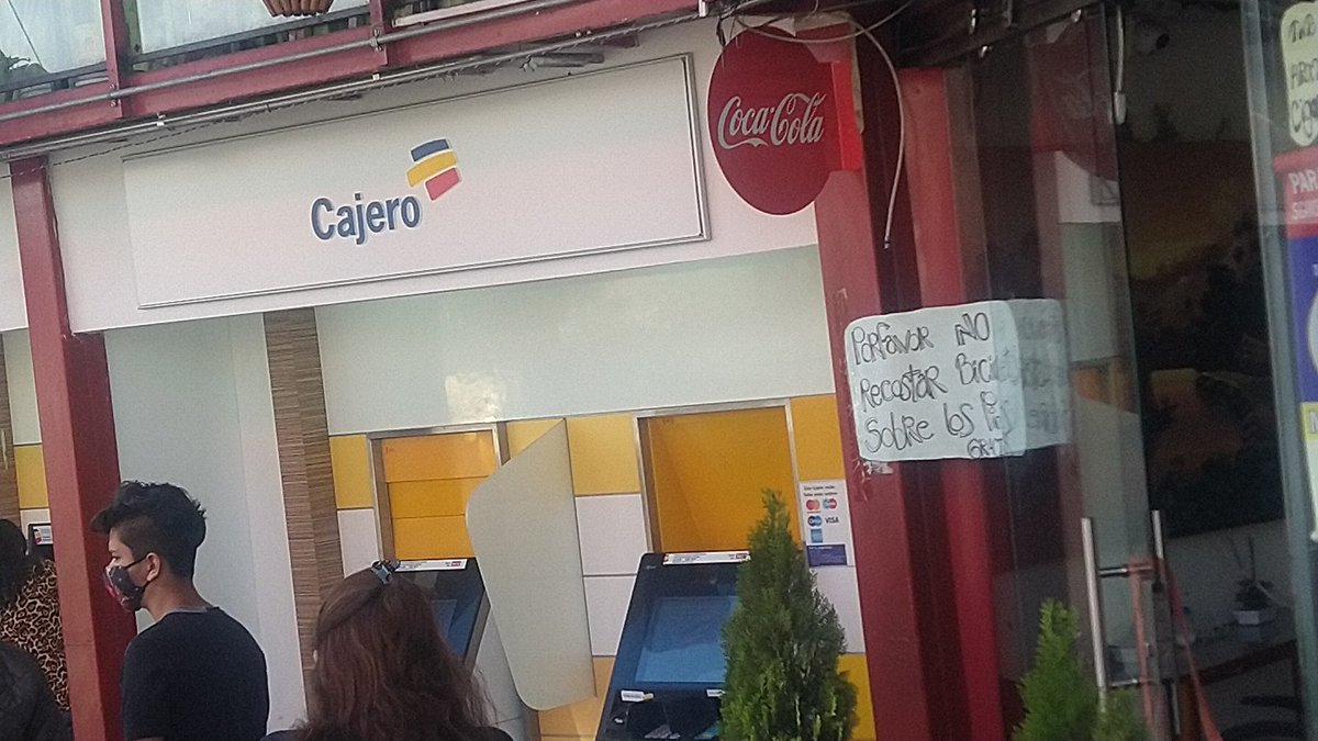 marcialbd74's tweet photo. Un cajero de tres no es justo!!! https://t.co/jklQNFGb30