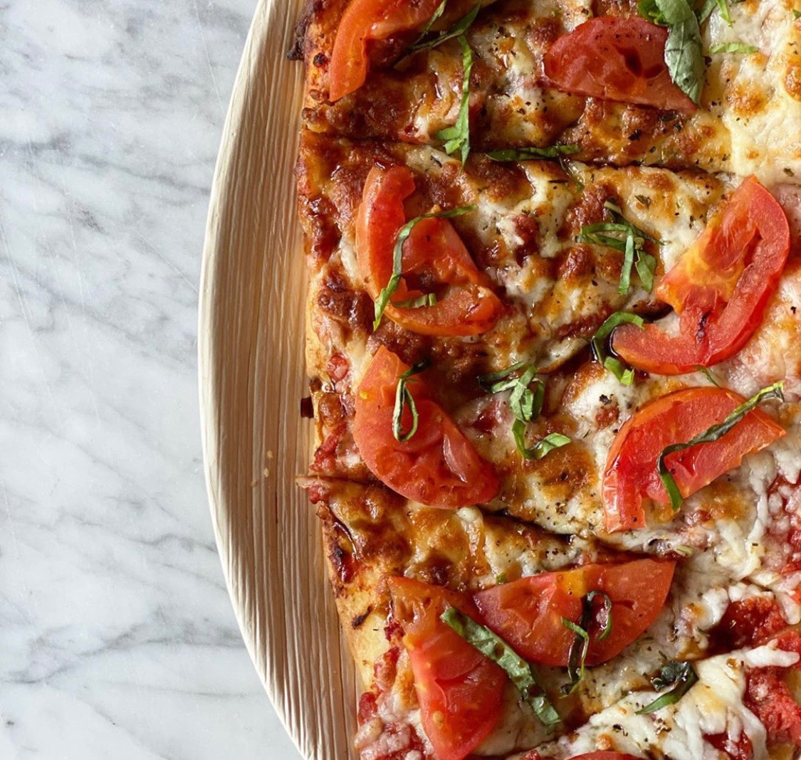 These plant-based pizzas from @fridasstl are the best, served on our #Hampi Raaga plates. #Compostable within 30 days, and produced with #zerowaste. Our Hampi line is the premium, natural alternative to standard tableware.
