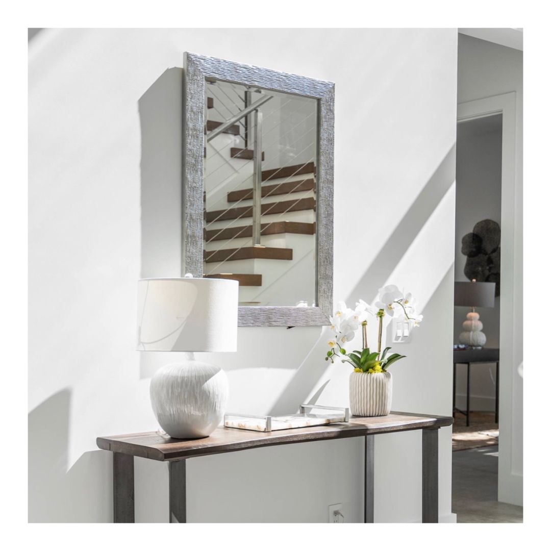 Arista_Homes's tweet image. A great way to make your home more inviting is to add a #FoyerTable in the main hallway. You can add decor pieces like a lamp and flowers, or place your favourite art pieces and books on it!