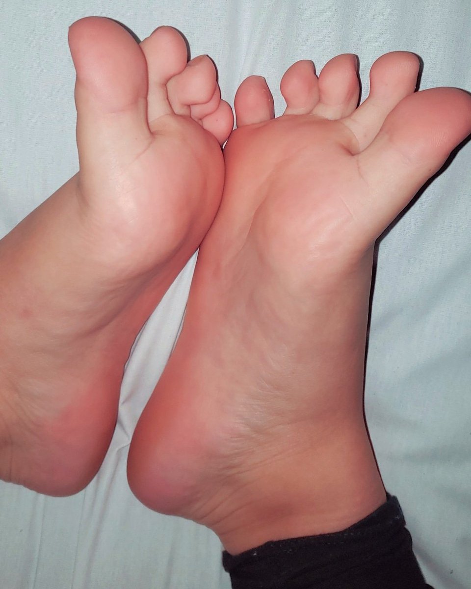 Scarletfeet's tweet photo. Soles 😍❤❤❤ https://t.co/qZXSwGxQhL