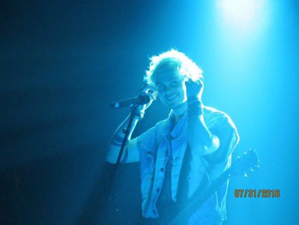 mgcthings's tweet photo. i don’t know who took these but i want to thank them #MTVHottest 5 Seconds Of Summer https://t.co/Yqp1t7Xuoa