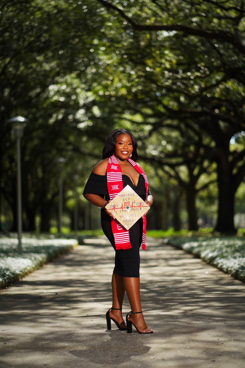 lilakmase's tweet photo. Big Grad-ish 🍾 https://t.co/4UT2sY0ucf