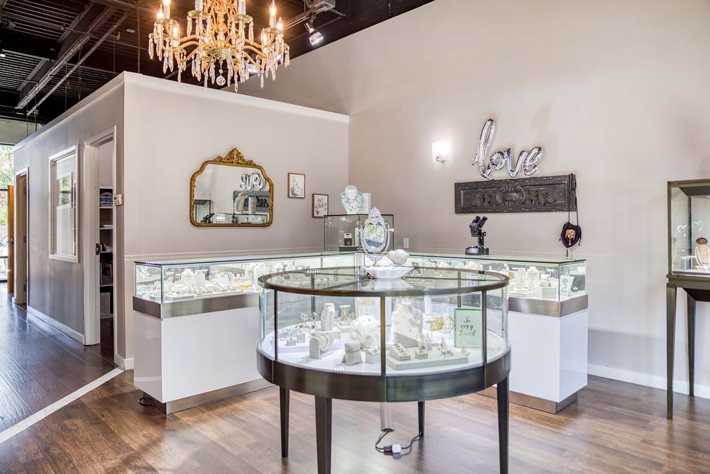 BoiseDiamond's tweet photo. Come check out our wide selection of jewelry, from diamonds to gems and pearls, from rings to bracelets and necklaces, and more! #boisejewelry #boisediamondring #boiseidaho https://t.co/fTXVbuK0E6