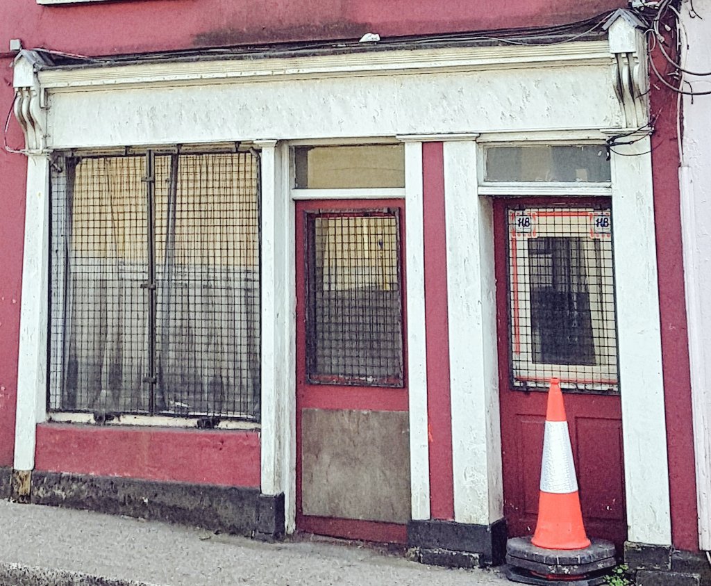 sadly this  #Cork list goes on & on,check out this lovely shop front,be amazing space restored, enjoyed for home, work & playno reason at all this can't change & change quickly  #pfg #homeless  #dereliction  #culturalheritage  #socialcrime