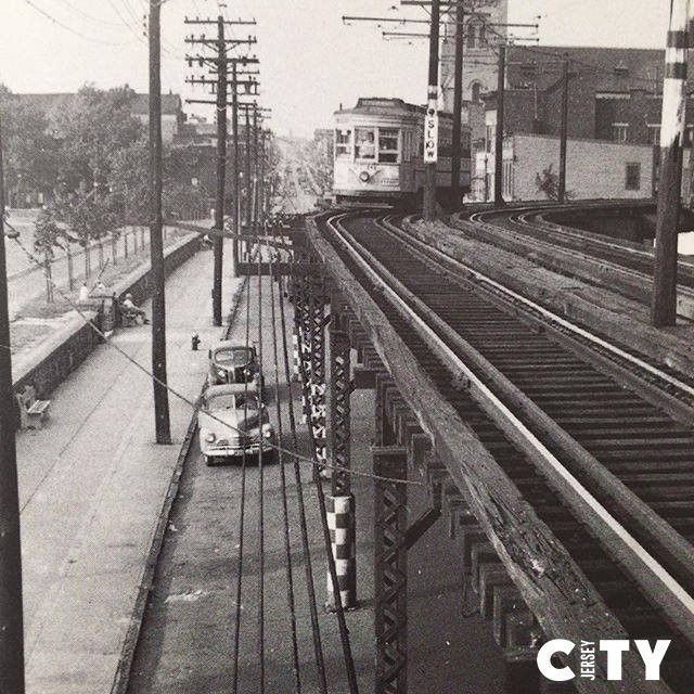 JerseyCity's tweet photo. Oh 1949! Truman was President, #SillyPuddy became a thing & it was goodbye to #JerseyCity’s trolly, ending in August 1949. This part of the route ran on elevated tracks between Ferry & Booream Streets, turning to Central with #PershingField on left.
#VintageJC #FlashbackFriday https://t.co/JbUrLX5g32
