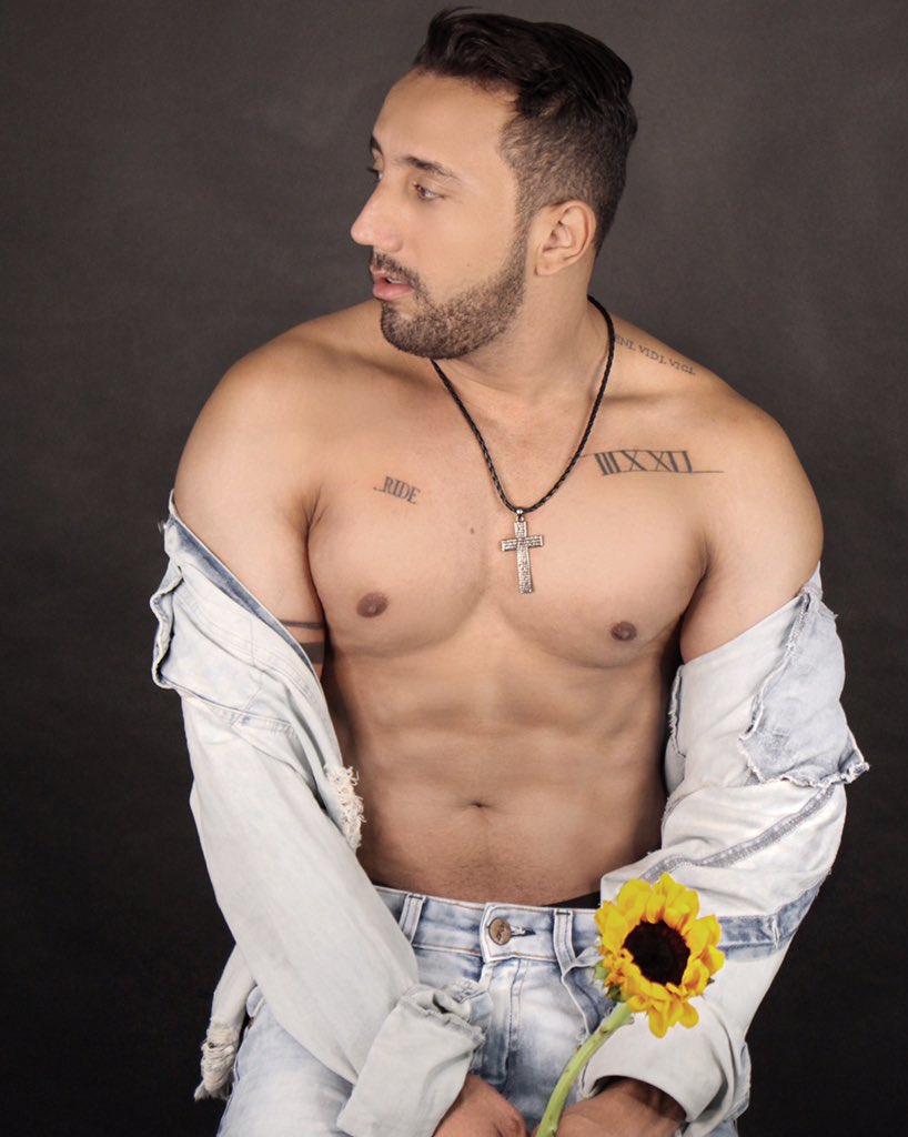 WevertonNonato's tweet photo. Aquele ensaio que você ama, incrível! 🌻

Ficha técnica:
Fotógrafia: @ederamaralfotos 
Edição: @adilsonpereiragomes 
Direção de arte: @tonnonato 

#mineiro #beardfit #body #muscle #instafit #fashion #bodypositive #brazilianboy https://t.co/lMeMkMz4AT