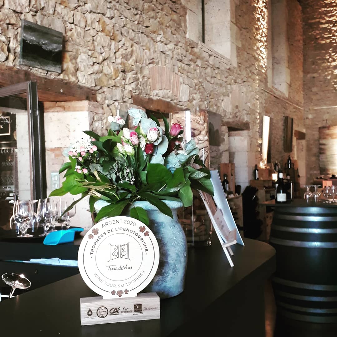 fmaffrand's tweet photo. Retour au château de Haute-Serre, ses vins et sa table récompensée aux trophées de l'oenotourisme @TerredeVins @maisonvigouroux  @SudOuestVin @ChateauHS @FranceSudOuest https://t.co/hwaf0jen4n