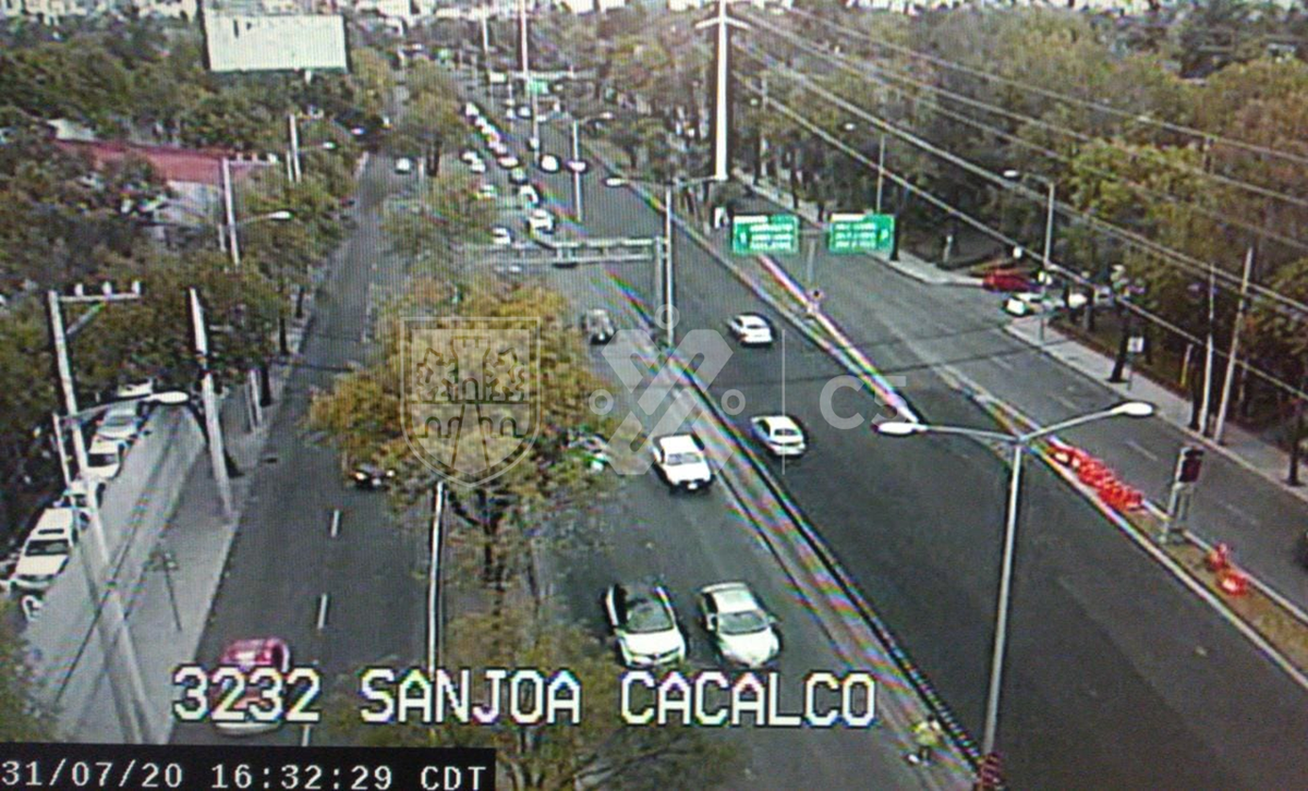 Tránsito favorable en ambos sentidos sobre Av. Río San Joaquín, desde Calz. Gral. Mariano Escobedo hasta Av. Ingenieros Militares. #MovilidadCDMX #C5