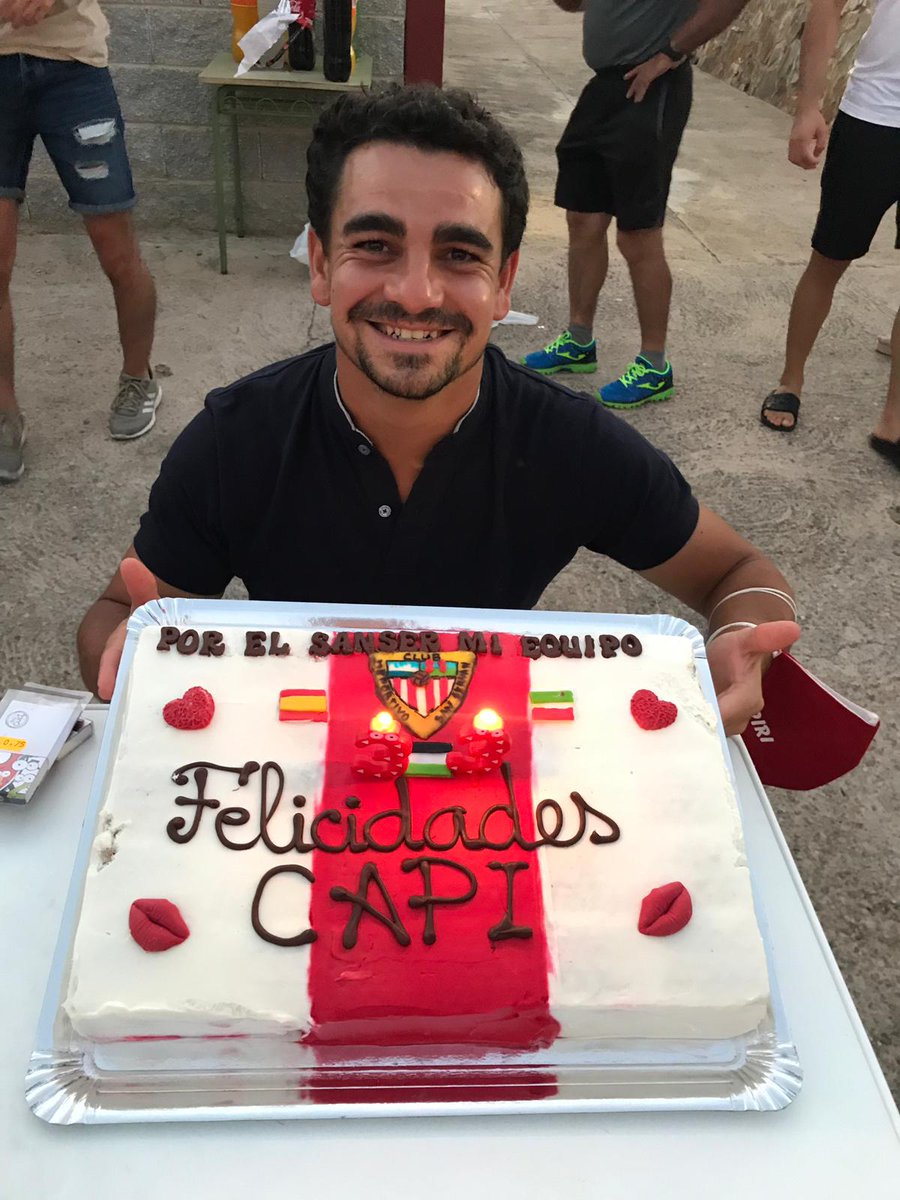 CDSanServan's tweet photo. De fútbol se nos RETIRA el mejor capitán que un club puede tener tanto como jugador y sobre todo como persona con una humildad y bondad de los pies a la cabeza GRACIAS CAPITÁN TE DESEAMOS TODAS LAS SUERTE DEL MUNDO

#PORELSANSERTUEQUIPOMICAPITAN https://t.co/ctDxM1HoOR