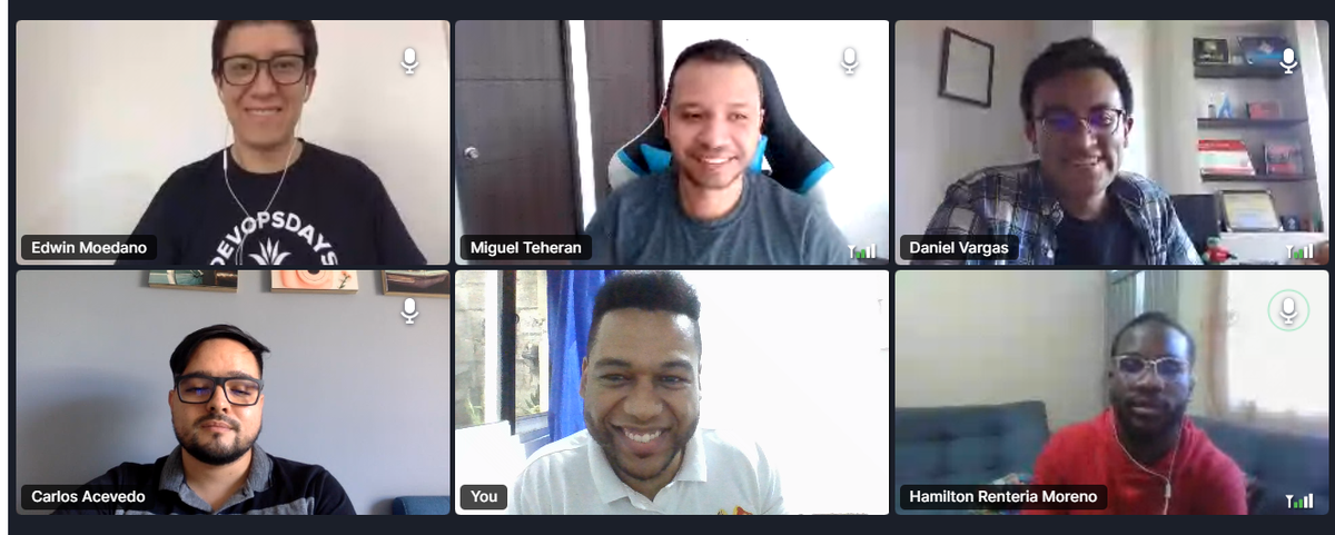 Compartiendo sobre DevOps con estos grandes personajes.

<a href="/HamiltonRenMor/">Hamilton Renteria 👨🏿‍💻</a> <a href="/migueldeicaza/">Miguel de Icaza ᯅ🍉</a> @edmoedano 

#DevopsDaysMDE2020 #DevOpsDaysMDE #devopsdays #devops #appcenter <a href="/VSAppCenter/">Visual Studio App Center</a> #mobilledevops