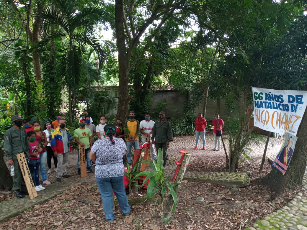 En el Municipio Cruz Paredes, del estado Barinas, fueron sembrados 8 Samanes, como parte de la actividad 'Una Siembra de Amor' en honor a nuestro líder eterno Hugo Chávez.
#66AñosChávezInvicto