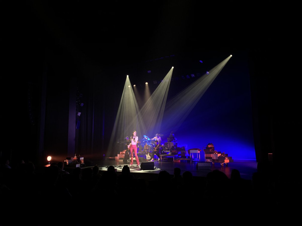 Wat heerlijk om weer avond in theater te zijn en met prachtige voorstelling <a href="/reneevanwegberg/">Renée van Wegberg</a> Doet de dames. Niets boven live en mooi dat @delamartheater dit mogelijk maakt voor de artiesten!