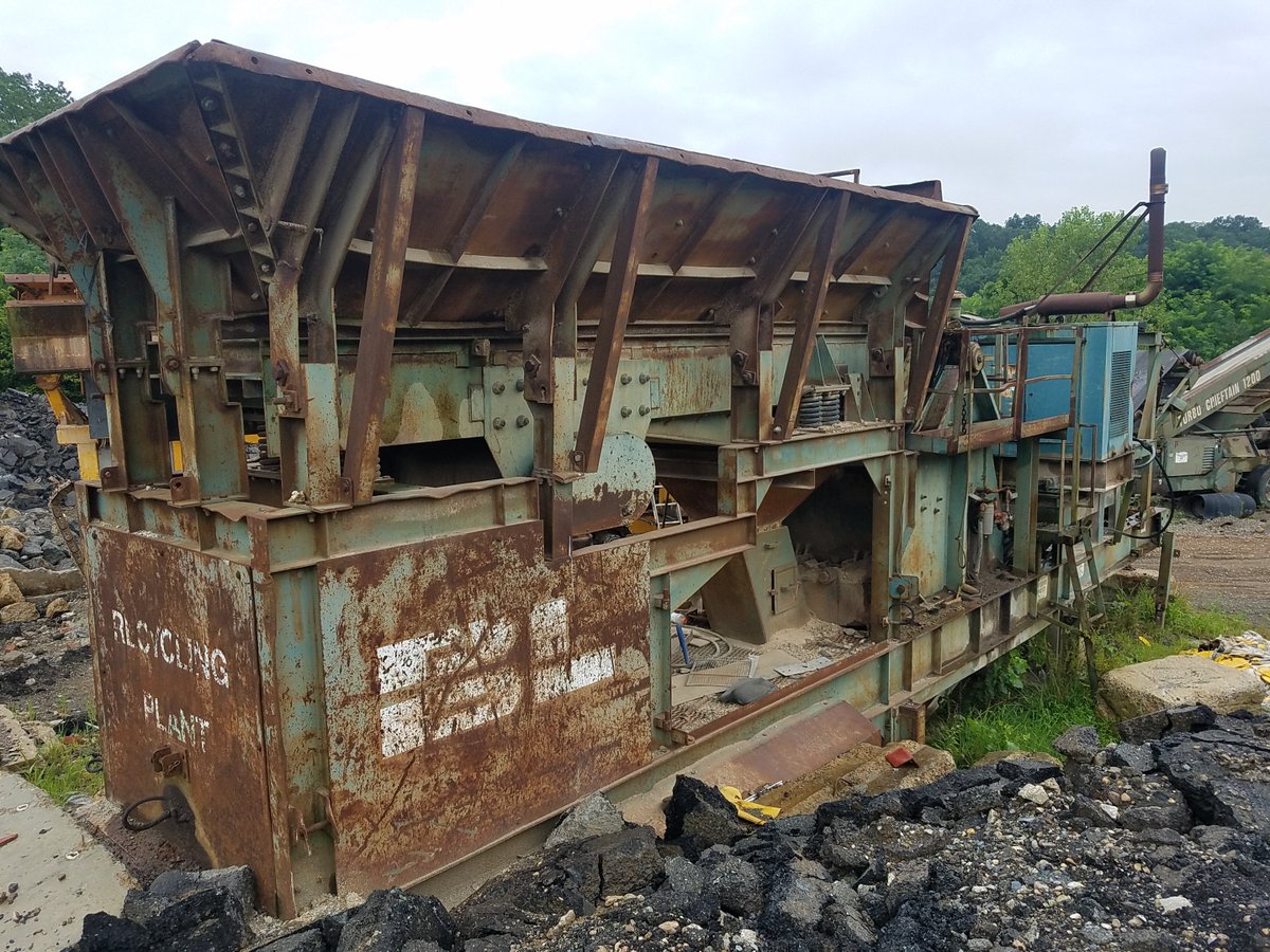 Powerscreen86's tweet photo. In this highly advanced age of Powerscreen Crushing and no limits on how far we can go, lets take a moment to reflect on where we came from!! This old BL 114  still operating today with #powerscreen #kueken #brownlennox @Powerscreen86 @Powerscreen @PowerscreenIreland @TerexCorp https://t.co/hEolCN0Zei