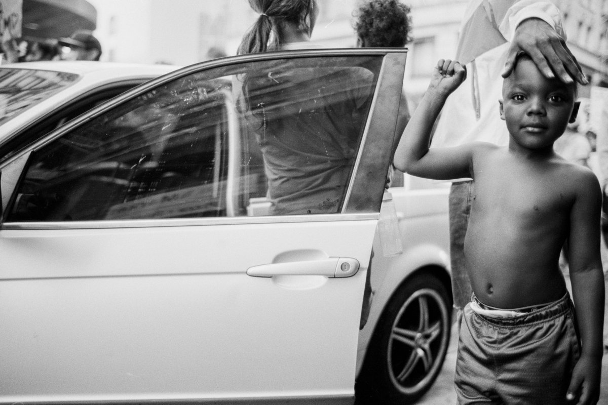 Equipped with his #LeicaM10Monochrom, <a href="/StephenVanasco/">Stephen Vanasco</a> captures the humanity of moments that are redefining our collective narrative. Explore his story in our #LeicaBlog: bit.ly/LeicaBlog_Step…

#LeicaCameraUSA #Leica #BnW #BlackAndWhitePhotography