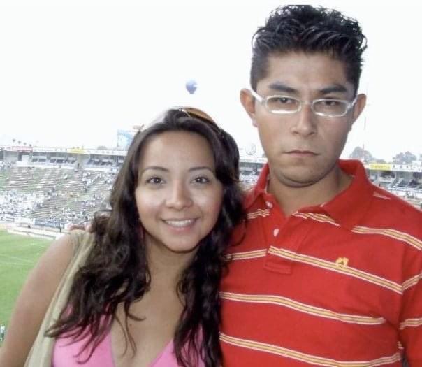 DBallinas's tweet photo. Con emoción les cuento esta historia! 

Hace 12 años estaba en el techo del Estadio Cuauhtémoc, era la multiusos (y lo que ven era una grabadora) 😂 

A mi lado @ValenciaBruno quien creyó en mí hace tiempo 🙏

Hoy me toca estar en cancha, justo en el estadio donde empezó todo! 🙌🏼 https://t.co/3d73zFQ79a