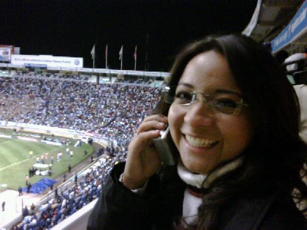 DBallinas's tweet photo. Con emoción les cuento esta historia! 

Hace 12 años estaba en el techo del Estadio Cuauhtémoc, era la multiusos (y lo que ven era una grabadora) 😂 

A mi lado @ValenciaBruno quien creyó en mí hace tiempo 🙏

Hoy me toca estar en cancha, justo en el estadio donde empezó todo! 🙌🏼 https://t.co/3d73zFQ79a