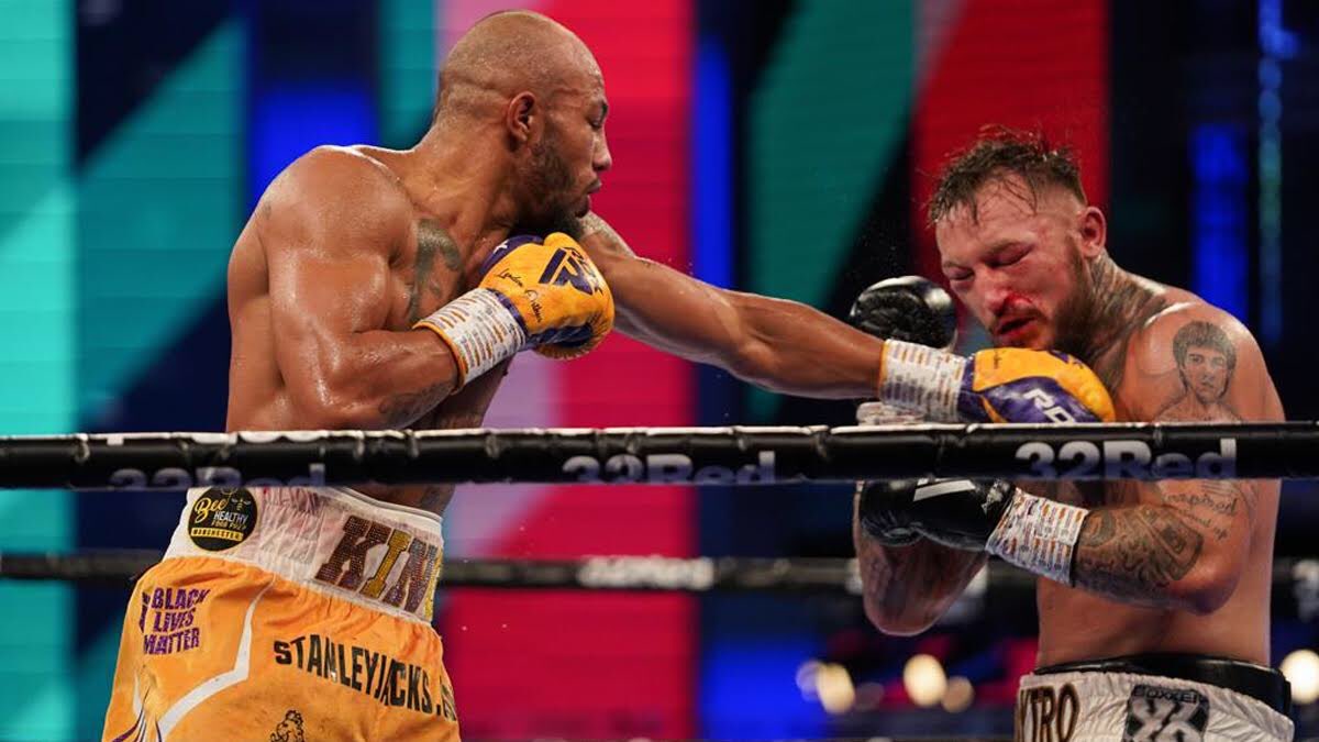 ProBoxingFans's tweet photo. 👑 ‘KING’ ARTHUR REIGNS ON
🥊 @LyndonArthur makes a successful defence of his Commowealth Light-Heavyweight title after an enthralling points win over @dec_spelman!
📝 116-112, 116-113, 119-109
🤔 What did you make of the fight❓
#Boxing #ArthurSpelman https://t.co/LbBfAcnrjq