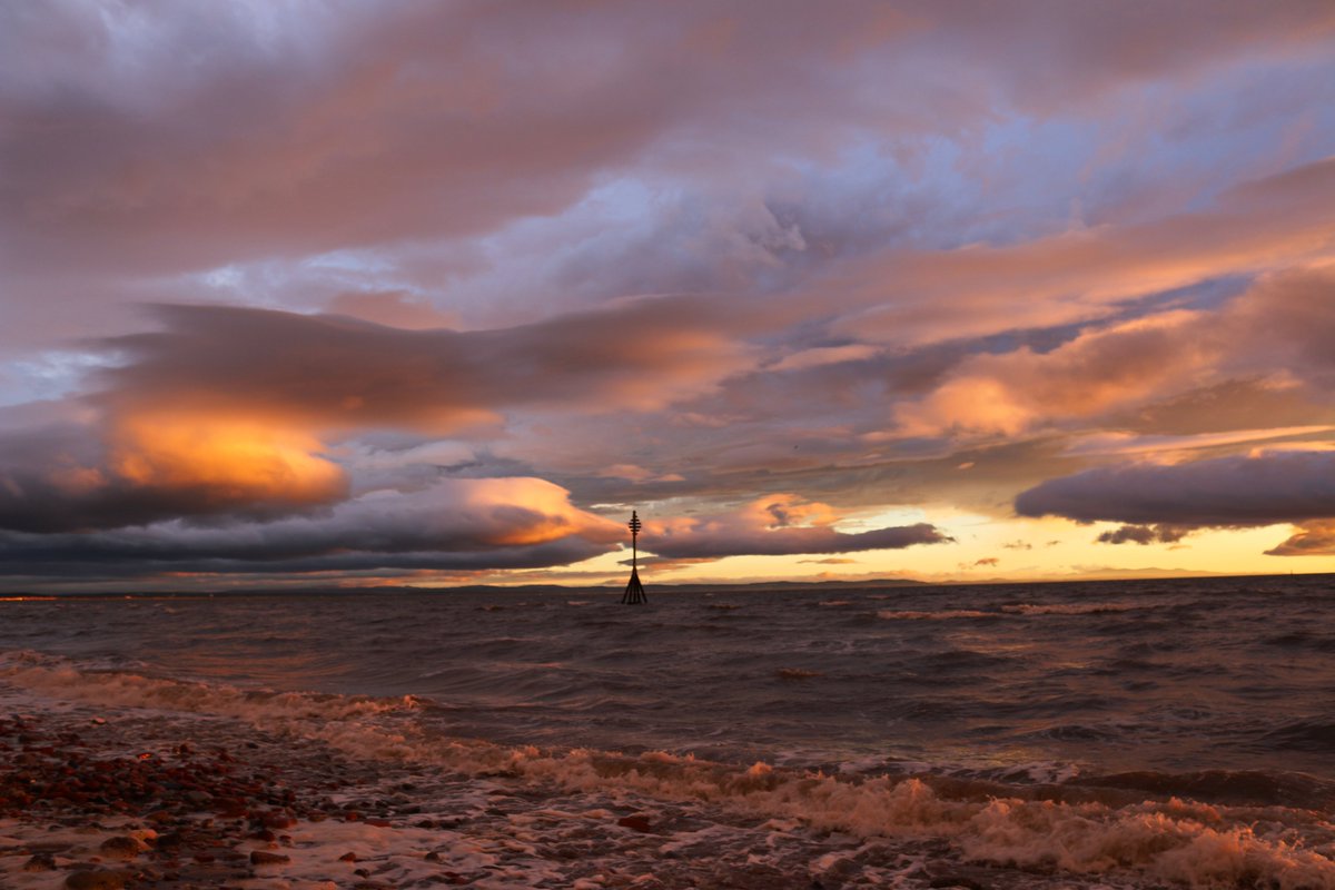 snapandgo222's tweet photo. Clouds  maketh the shot, me and Holly tonight at #Crosby, #Liverpool #Weather @StormHour @ThePhotoHour #tides #cloudscape #sunset #art @cewephotoworld #sunsetphotography #rivermersey https://t.co/BTCjH7IVcy