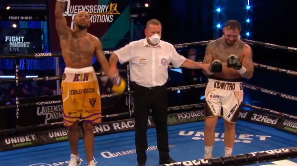 The_FightWire's tweet photo. 🥊🇬🇧 ARTHUR OUTPOINTS BRAVE SPELMAN
@LyndonArthur unanimously outpoints @dec_spelman to keep his Commonwealth Light-Heavyweight belt - classier work, particularly that ram-rod jab, from Arthur but Spelman deserves much credit for his efforts
Arthur v Yarde next?
#ArthurSpelman https://t.co/jvqyBRRt6G
