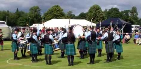 tourscotland's tweet photo. Tour #Scotland virtual travel video Blog compilation of the #Scottish bagpipes and drums music of #Greyfriars #Pipe #Band from #Glasgow The pipes and drums band is based in #Barlanark. Have a wee visit https://t.co/oa8yJt7LqA https://t.co/E8Ddv3OpOH