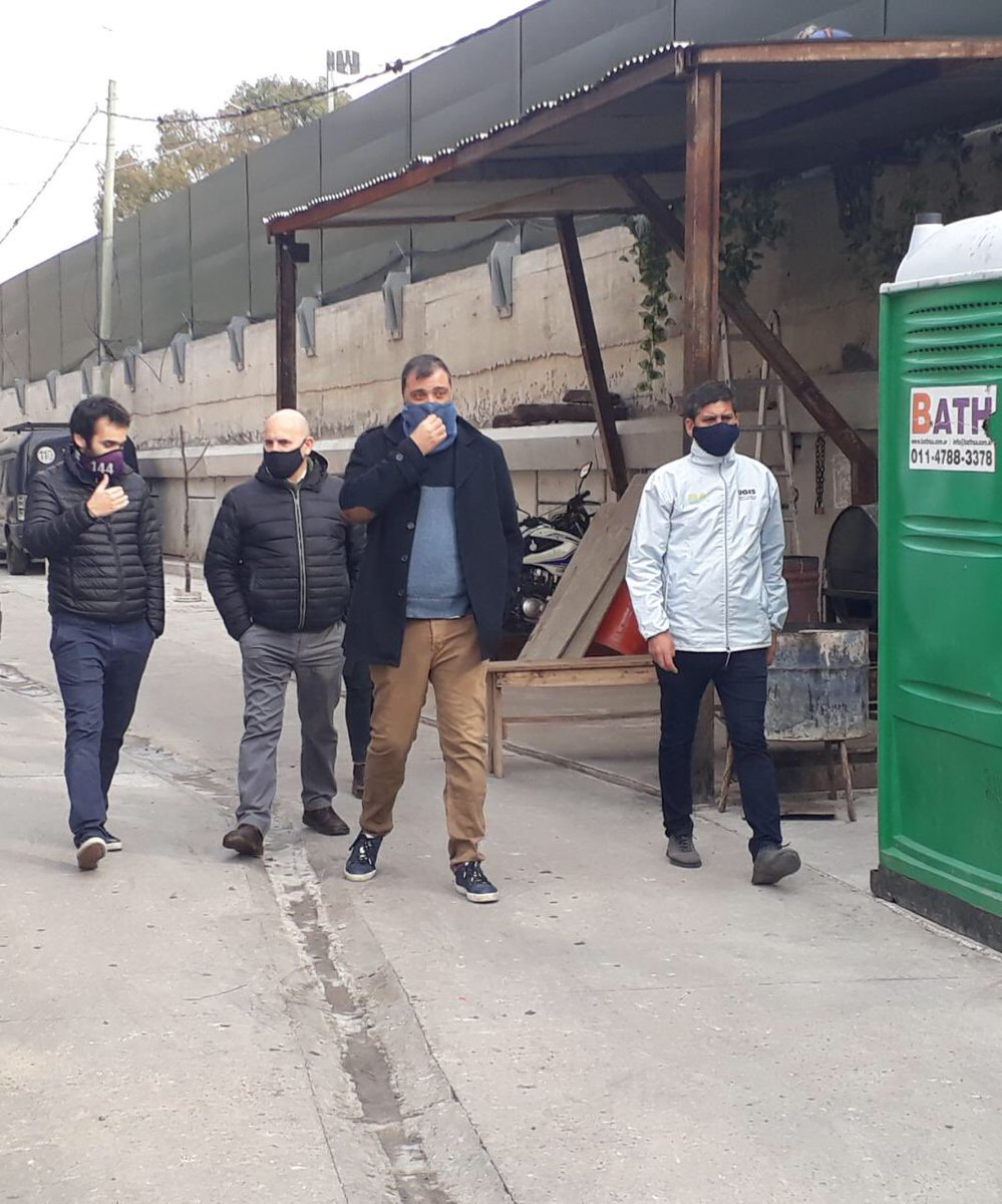 M_ClubTorino's tweet photo. Esta mañana estuve acompañando a @JuanMaquieyra presidente de @IVCBuenosAires, @Salas_Gabriel y #LucasFornari en una recorrida por barrio #LaCarbonilla.

@MariaMigliore  @horaciorlarreta https://t.co/IFYIQM62Oe